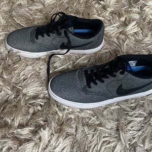 Men’s Nike Sneaker Size 8